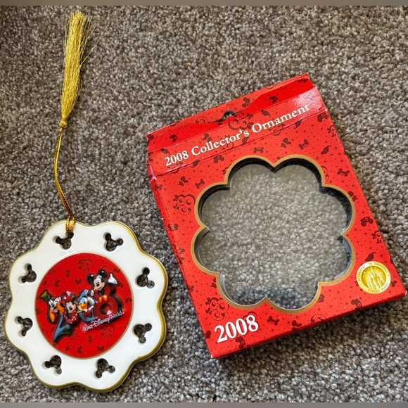 MICKEY & FRIENDS WALT DISNEY WORLD COLLECTORS ORNAMENT - Picture 1 of 4